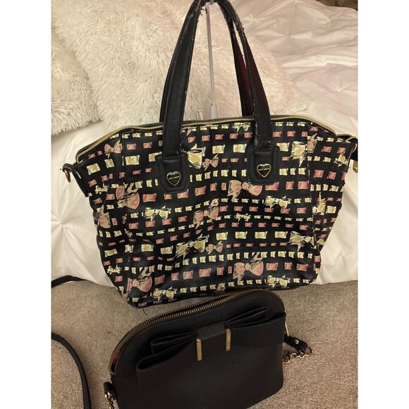Betsey Johnson Set Of 2 Bags With Bow & Heart Detailing - Black & Patterned SEE - Picture 2 of 13